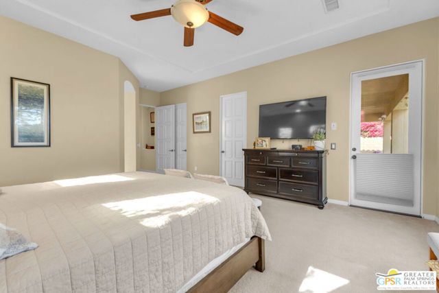 41728 Via Treviso, Palm Desert CA: https://media.crmls.org/mediaz/75e16873-1e42-4100-bcfd-f34f84af4423.jpg