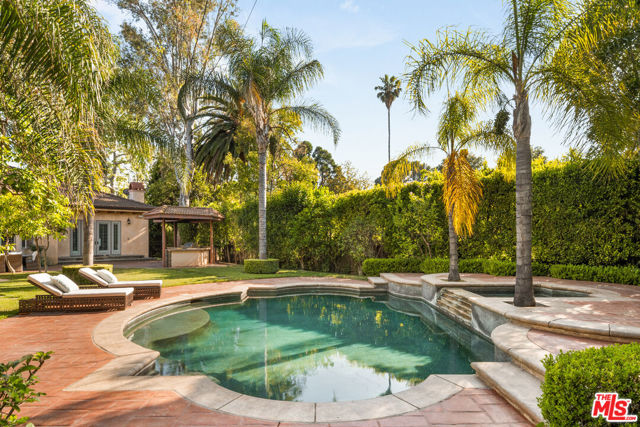 13845 Magnolia Boulevard, Sherman Oaks CA: https://media.crmls.org/mediaz/75e18df8-54f9-48e2-b261-676916a9cb3d.jpg
