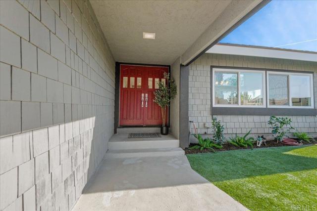 Detail Gallery Image 4 of 37 For 7310 Esfera St, Carlsbad,  CA 92009 - 4 Beds | 3 Baths