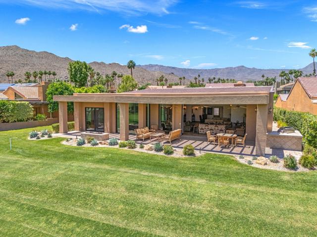 49006 Foxtail Lane, Palm Desert CA: https://media.crmls.org/mediaz/75e1c694-2986-4244-8c66-725b4589d39e.jpg