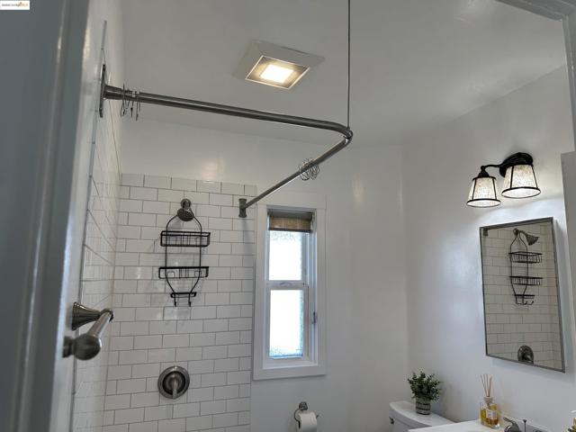 1937 87th Avenue, Oakland CA: https://media.crmls.org/mediaz/75e2044b-69db-4f1a-8ad3-762c20ee314c.jpg