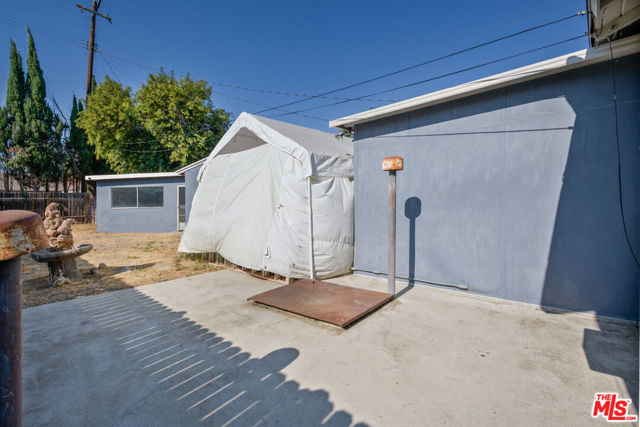 16539 Gilmore Street photo 2