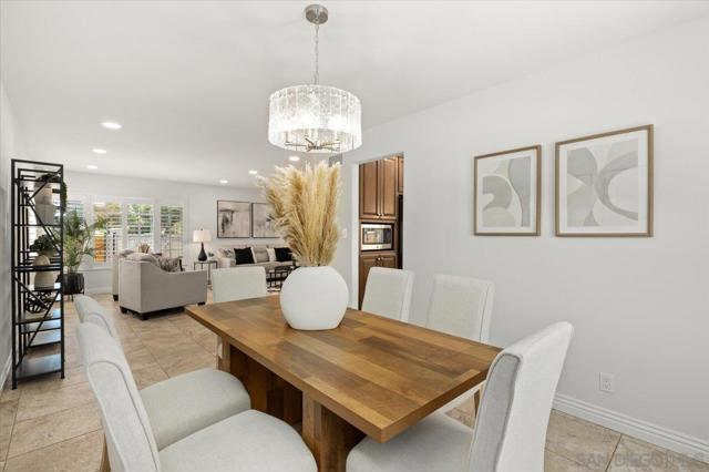 5865 Snowbond Ct, San Diego CA: https://media.crmls.org/mediaz/75e31b75-27f7-463f-a4f2-af630b9c59ba.jpg