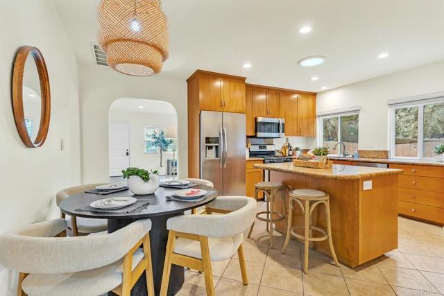 4725 Saratoga Avenue, San Diego CA: https://media.crmls.org/mediaz/75e32189-b7ad-4761-8323-0581f728bbde.jpg