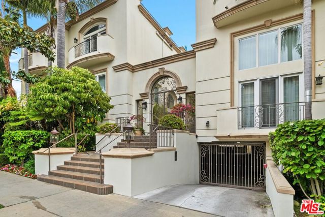11974 Mayfield Avenue, Los Angeles CA: https://media.crmls.org/mediaz/75e37392-ade7-4d20-8dd7-51adce03c611.jpg