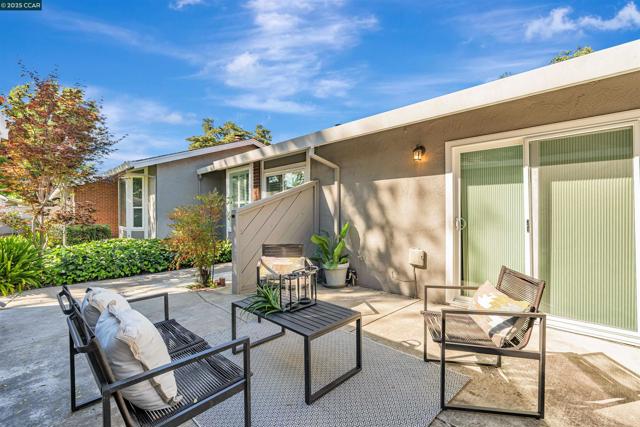 812 Royal Ann Ln, Concord CA: https://media.crmls.org/mediaz/75e3e013-8101-44af-828f-8a14890a5cfe.jpg