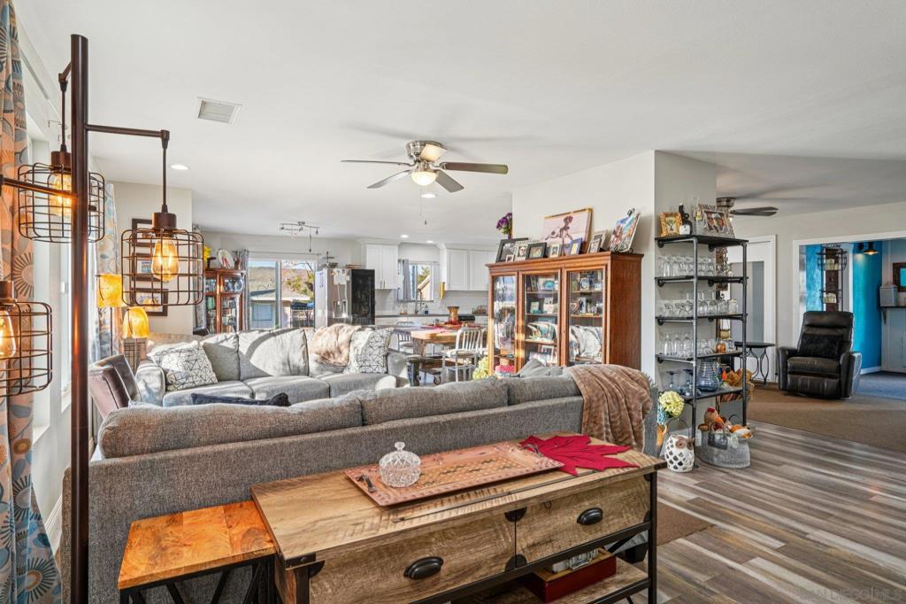 MLS #250043633SD image #8