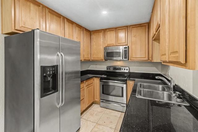 Detail Gallery Image 3 of 30 For 3635 Ash St #7,  San Diego,  CA 92105 - 2 Beds | 2 Baths