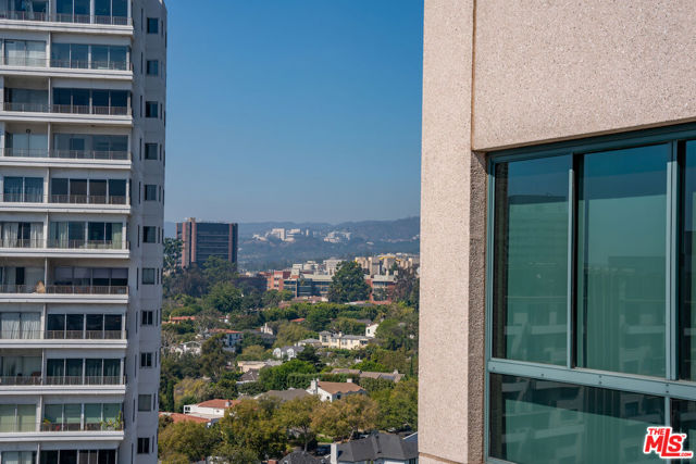 10490 Wilshire Boulevard, Los Angeles CA: https://media.crmls.org/mediaz/75e4ccbc-2247-453b-bc22-1b792103b33b.jpg