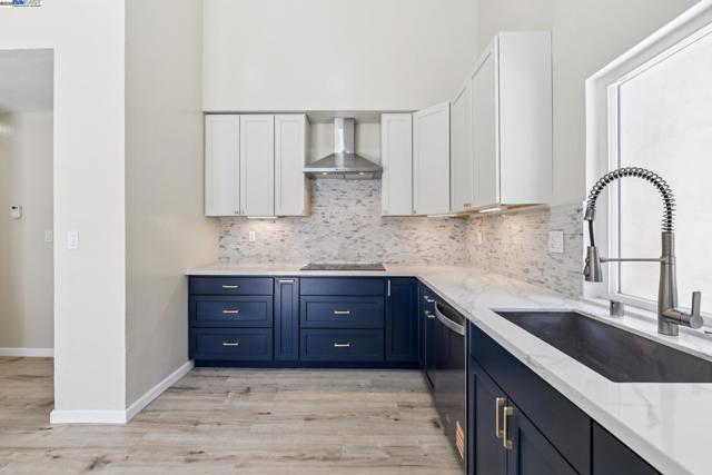 32555 Lake Bridgeport St, Fremont CA: https://media.crmls.org/mediaz/75e4eff2-1ab1-4bf5-9f0e-83f56b17a298.jpg
