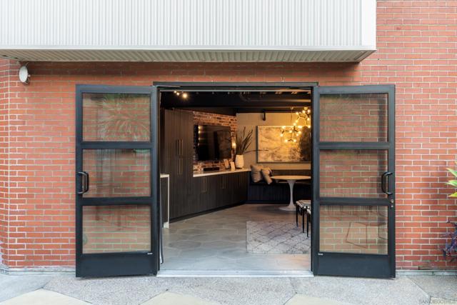 877 Island Ave, San Diego CA: https://media.crmls.org/mediaz/75e5a839-4e09-4310-838a-f1560778b2bc.jpg