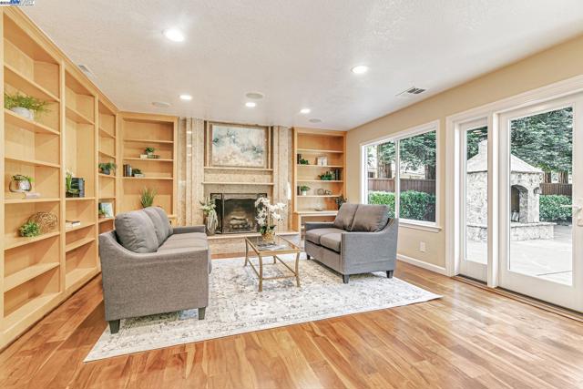 38957 Altura Street, Fremont CA: https://media.crmls.org/mediaz/75e5aa96-3692-43f5-b08f-de000daef113.jpg