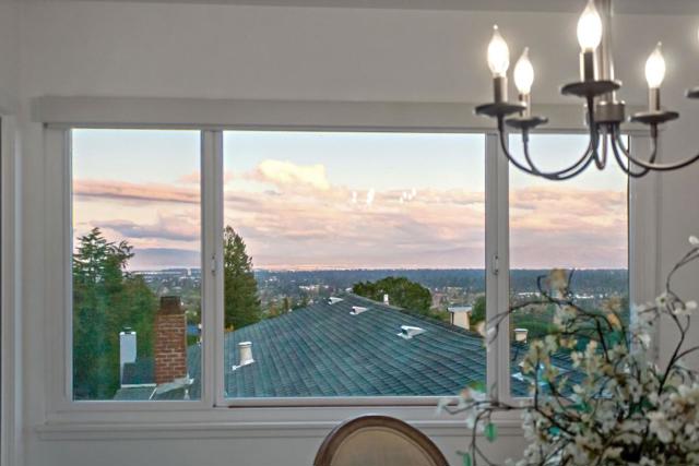 3848 Vineyard Drive, Redwood City CA: https://media.crmls.org/mediaz/75e5fe97-a331-488f-a458-866c3f004836.jpg