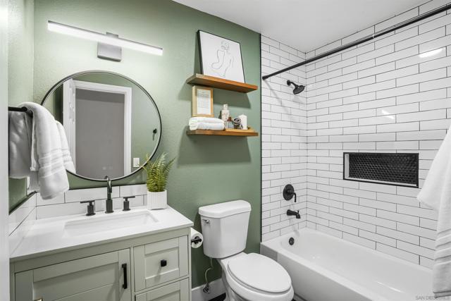 4086 Lonnie St, Oceanside CA: https://media.crmls.org/mediaz/75e6140b-0c85-49ad-a755-1913ba0d5b81.jpg
