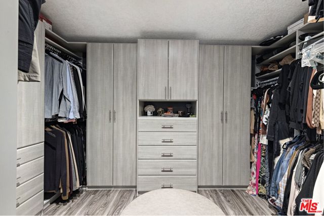 22450 Hatteras Street, Woodland Hills CA: https://media.crmls.org/mediaz/75e62485-c71c-49bc-b31b-064f6de613e6.jpg