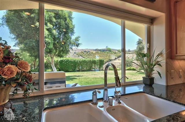 Detail Gallery Image 11 of 30 For 2625 Marvella Ct, Camarillo,  CA 93012 - 5 Beds | 4 Baths