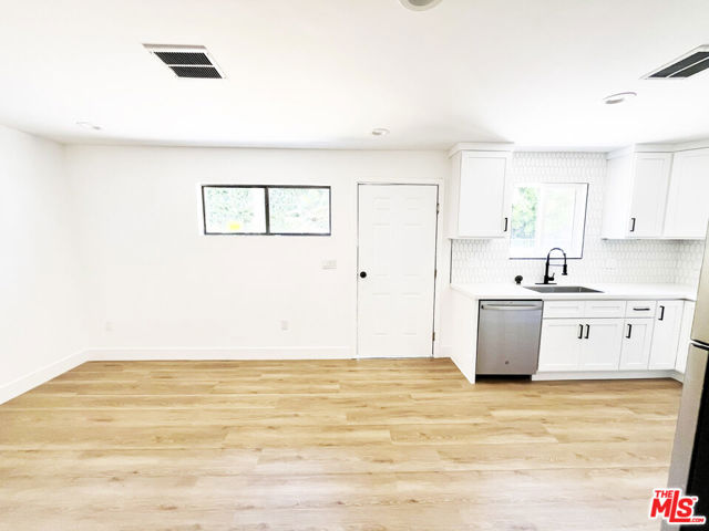 4192 Marlton Avenue, Los Angeles CA: https://media.crmls.org/mediaz/75e77209-1f90-4535-8115-67c15d668a01.jpg