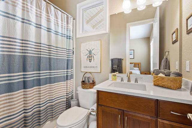 2062 Reserva Ct, Brentwood CA: https://media.crmls.org/mediaz/75e7a4d4-efb3-4ffe-887c-9da142727aef.jpg