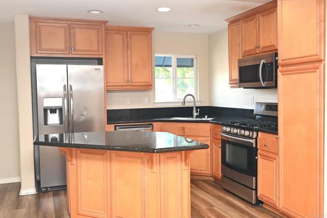 Detail Gallery Image 6 of 35 For 4035 Bluff View Way, Carlsbad,  CA 92008 - 4 Beds | 2/1 Baths