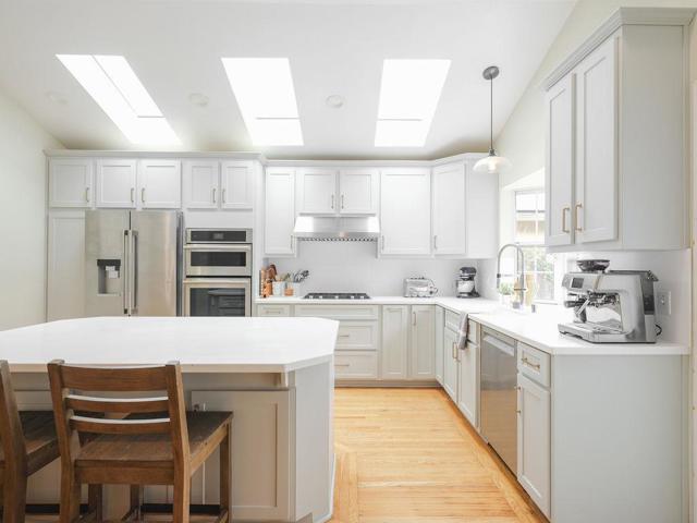 1087 Rio Vista Drive, Pacifica CA: https://media.crmls.org/mediaz/75e902a2-c094-47a4-9a6f-f9c31c304195.jpg