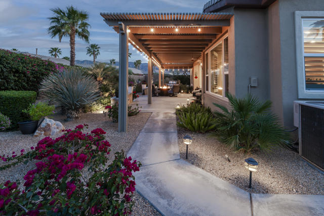 60590 Lace Leaf Court, La Quinta CA: https://media.crmls.org/mediaz/75e935fd-c130-40d6-946d-2a547d1ad663.jpg