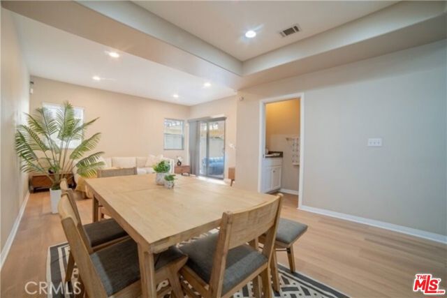 14554 Kittridge Street photo 4