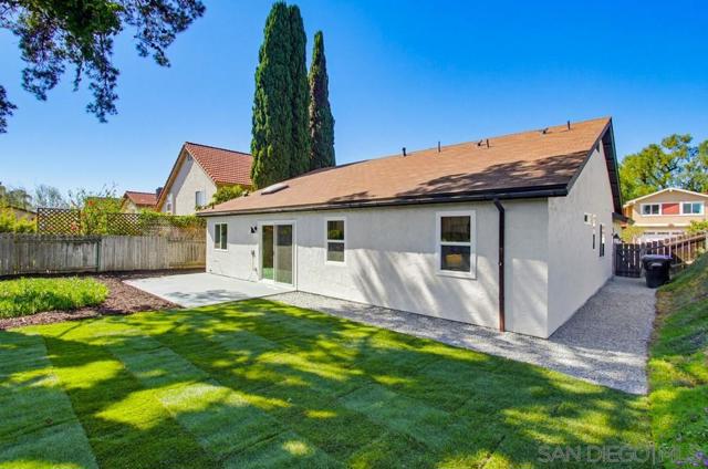 9555 Via Pereza, San Diego CA: https://media.crmls.org/mediaz/75e988ef-1a18-45f2-b288-a6a8fe1d9364.jpg