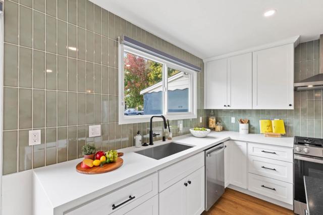 21476 Orange Avenue, Castro Valley CA: https://media.crmls.org/mediaz/75e9dcad-43be-4fbe-8eec-18b10ed27fb4.jpg