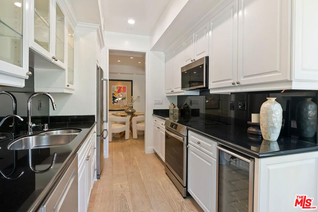 2102 Century Park Lane, Los Angeles CA: https://media.crmls.org/mediaz/75ea9d49-fa82-458b-ad78-e4eecf3e579e.jpg