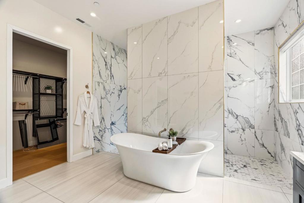 https://media.crmls.org/mediaz/75ea9ef6-2726-4039-9581-2441a85e8dfe.jpg?preset=X-Large