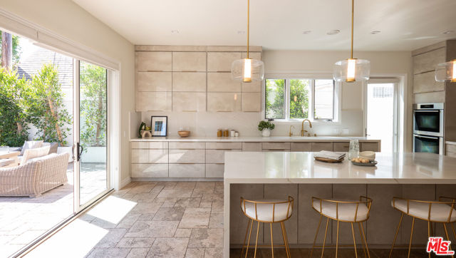 1113 Amherst Avenue, Los Angeles CA: https://media.crmls.org/mediaz/75eafb20-b76f-43b2-9f88-8ec5ac9a1fe8.jpg