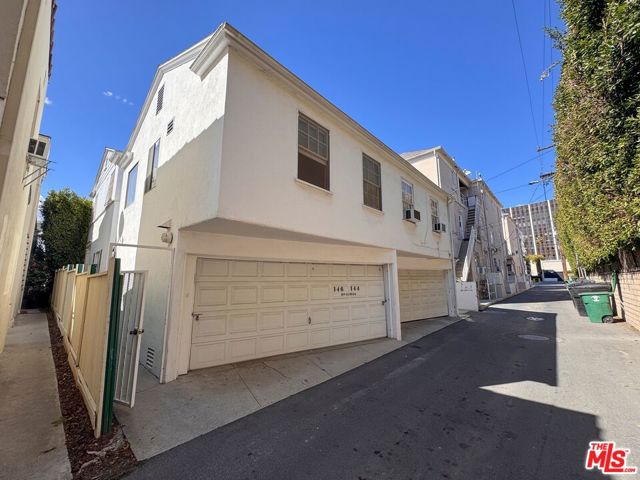 144 S Spalding Drive, Beverly Hills CA: https://media.crmls.org/mediaz/75ebdcad-5ba4-4335-ac90-9920617b5887.jpg