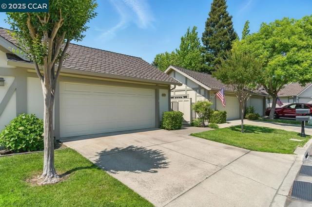 624 Doral Dr, Danville CA: https://media.crmls.org/mediaz/75ec8090-405e-4378-8cb6-df6e85ef7369.jpg