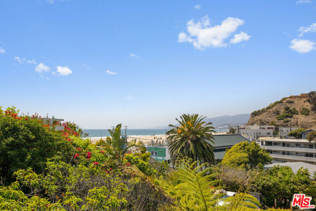 117 Ocean Way, Santa Monica CA: https://media.crmls.org/mediaz/75ed0c03-3351-4dad-a79e-a3a7fe6c5761.jpg
