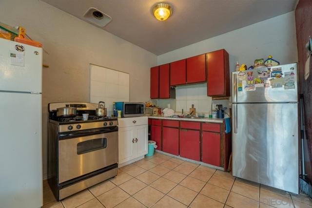 1839 20th St, Los Angeles, California 90007, 2 Bedrooms Bedrooms, ,1 BathroomBathrooms,Single Family Residence,For Sale,20th St,240023951SD