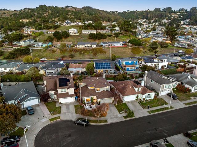 229 Marvilla Circle, Pacifica CA: https://media.crmls.org/mediaz/75ede047-9740-4627-b83c-f04aa11d999b.jpg