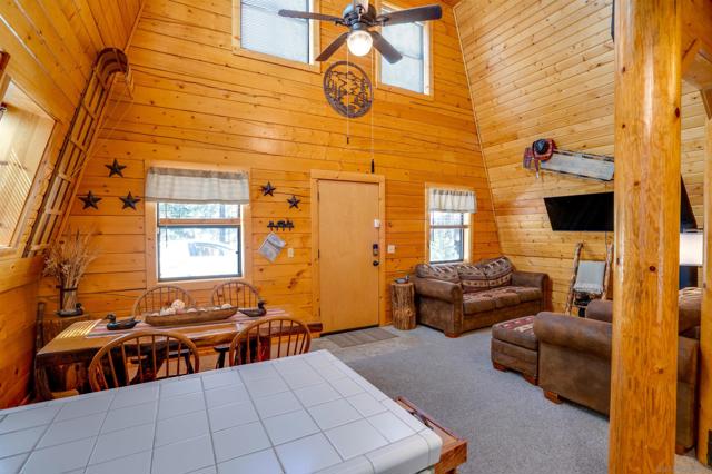 33382 Squirrel Dr, Green Valley Lake CA: https://media.crmls.org/mediaz/75edfac1-6ba9-49fd-95c2-6545938cb207.jpg
