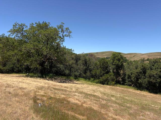 3 Ohlone Trace, Carmel CA: https://media.crmls.org/mediaz/75ee59ca-0ef7-4cb7-87df-b429fea3af25.jpg