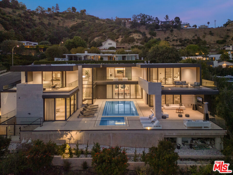 9255 Swallow Drive