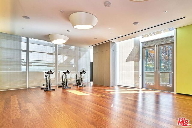 889 Francisco Street, Los Angeles CA: https://media.crmls.org/mediaz/75ef8cf0-d9f9-48b1-84a3-082edccac77f.jpg