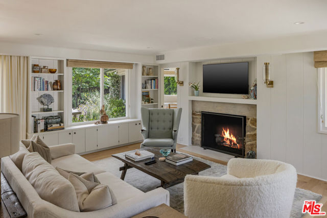 13214 Riviera Ranch Road, Los Angeles CA: https://media.crmls.org/mediaz/75efe5e8-f1d2-4902-b296-8f2f6300703b.jpg