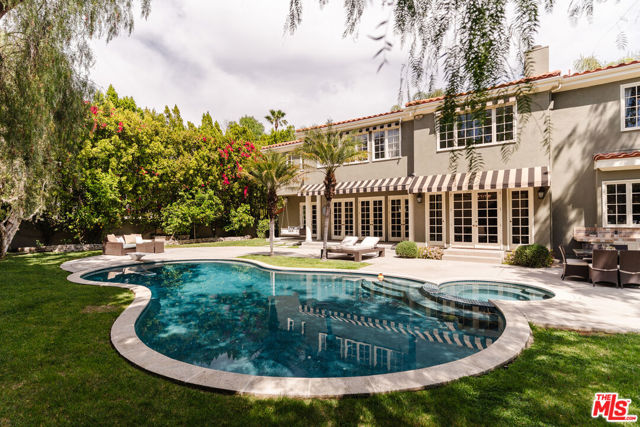 5425 Encino Avenue, Encino CA: https://media.crmls.org/mediaz/75f0474c-b295-4070-9b9d-3401cfd8165b.jpg