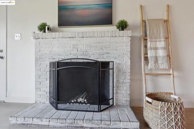 22882 Upland Way, Hayward CA: https://media.crmls.org/mediaz/75f04ae0-aa4b-40cf-86a9-2c0be8d7f462.jpg