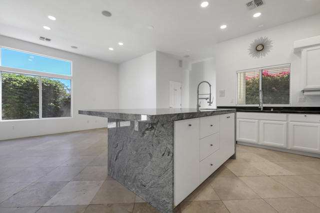 Image 10 of 37 For 51220 Avenida Carranza