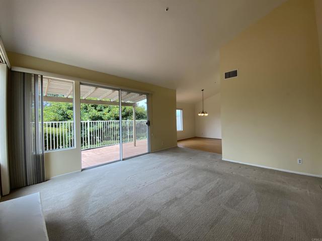 4793 Endeavor Lane, Carlsbad CA: https://media.crmls.org/mediaz/75f05220-670a-4805-b436-6a1189021883.jpg