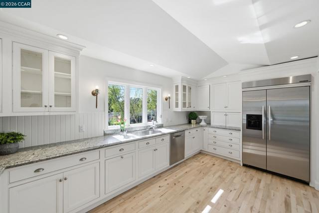 102 Hillcrest Dr, Orinda CA: https://media.crmls.org/mediaz/75f07d5f-a115-4eae-bca3-446855d3cdc9.jpg