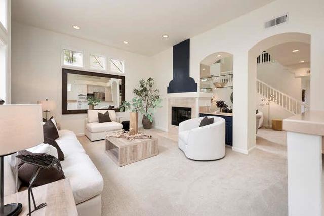 816 Corriente Point Drive,  CA: https://media.crmls.org/mediaz/75f0c7e8-2cd9-41d8-9c37-c94ab287bef7.jpg