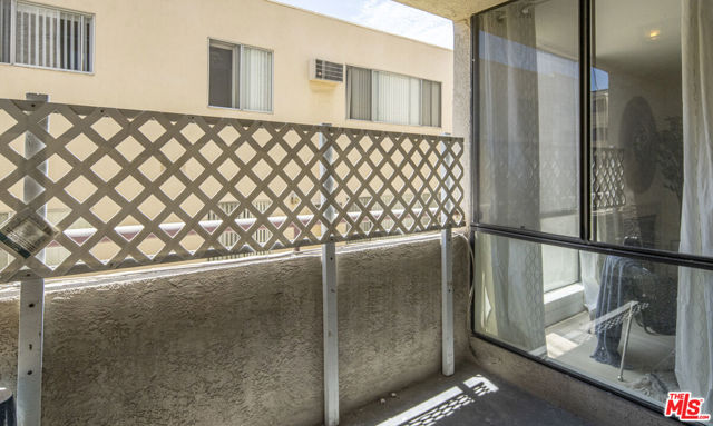 1815 Glendon Avenue, Los Angeles CA: https://media.crmls.org/mediaz/75f12565-4cf0-4467-8d90-a42d69cc5ce3.jpg