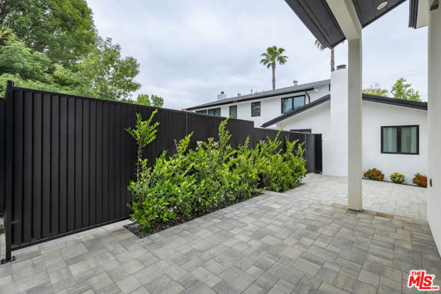24042 Killion Street, Woodland Hills CA: https://media.crmls.org/mediaz/75f12778-bd9f-48ad-9cde-2fca511d0501.jpg