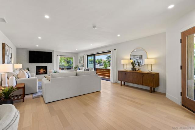 896 La Jolla Rancho Road, La Jolla CA: https://media.crmls.org/mediaz/75f17d87-9e80-44f8-bbc7-c3c7df49f9f0.jpg